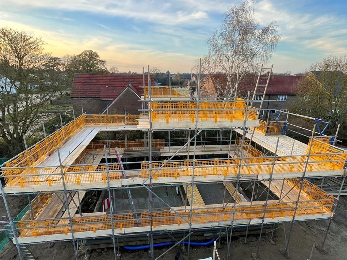 Scaffold platform with edge protection on a house extension in Cambridge